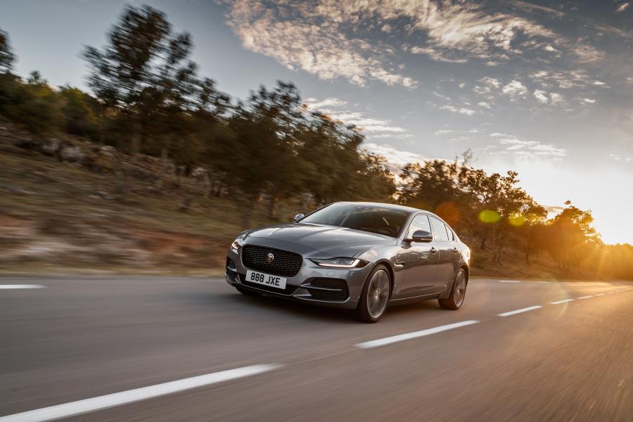  Jaguar XE D180 S 2019 года  (WW) (фото 3 из 18)